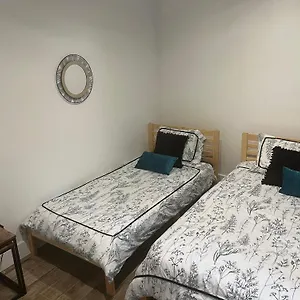 https://le-victor-2.fr-provencehotel.com